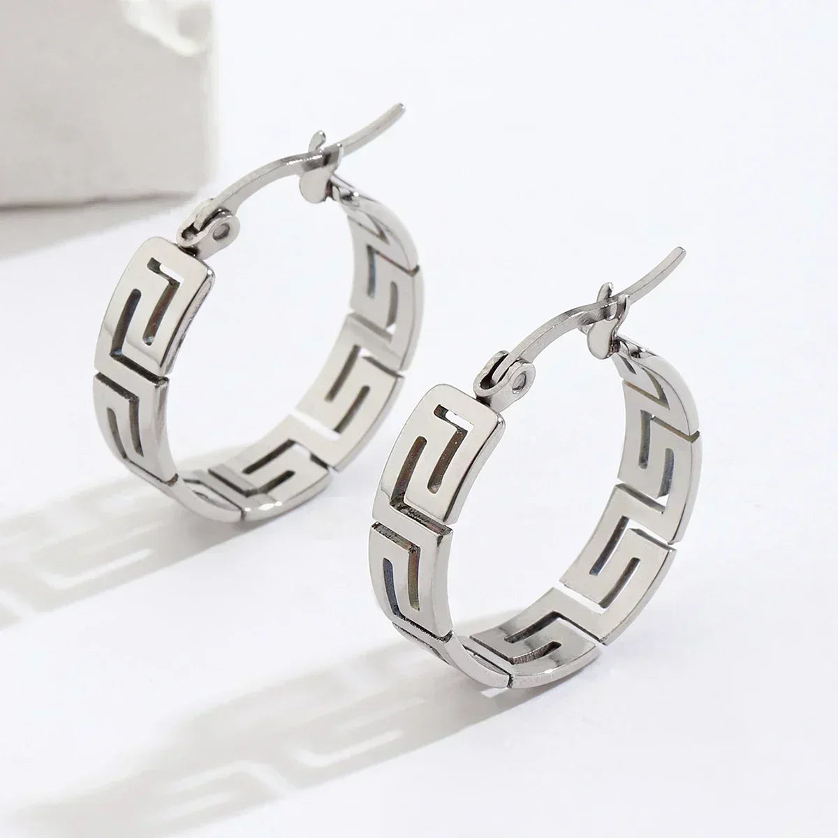 Stainless steel gold-plated women's earrings, fashionable Chinese style